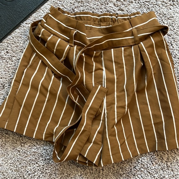 Size small shorts - Picture 2 of 2
